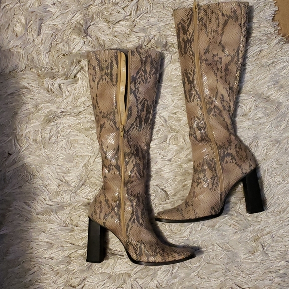SOLD🐍 Snakeskin print knee high boots - Picture 5 of 5
